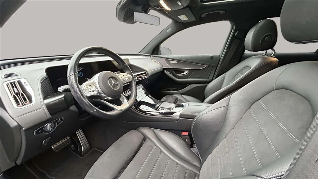Mercedes-Benz-EQC-image-9