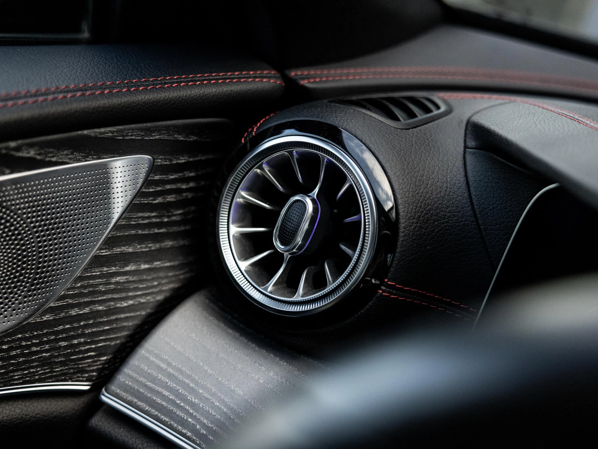 Mercedes-Benz-CLS-image-36