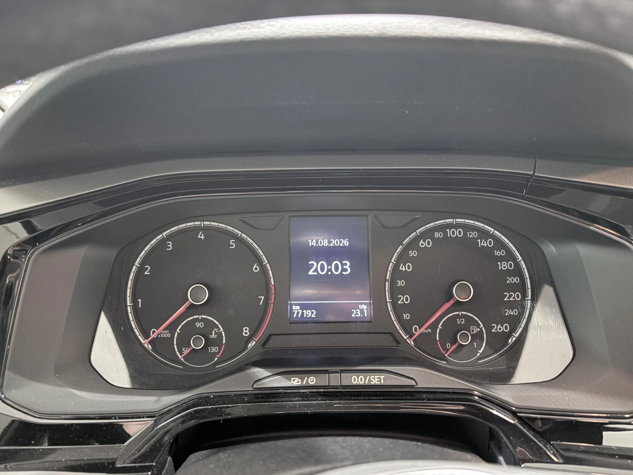 Volkswagen-Polo-image-12