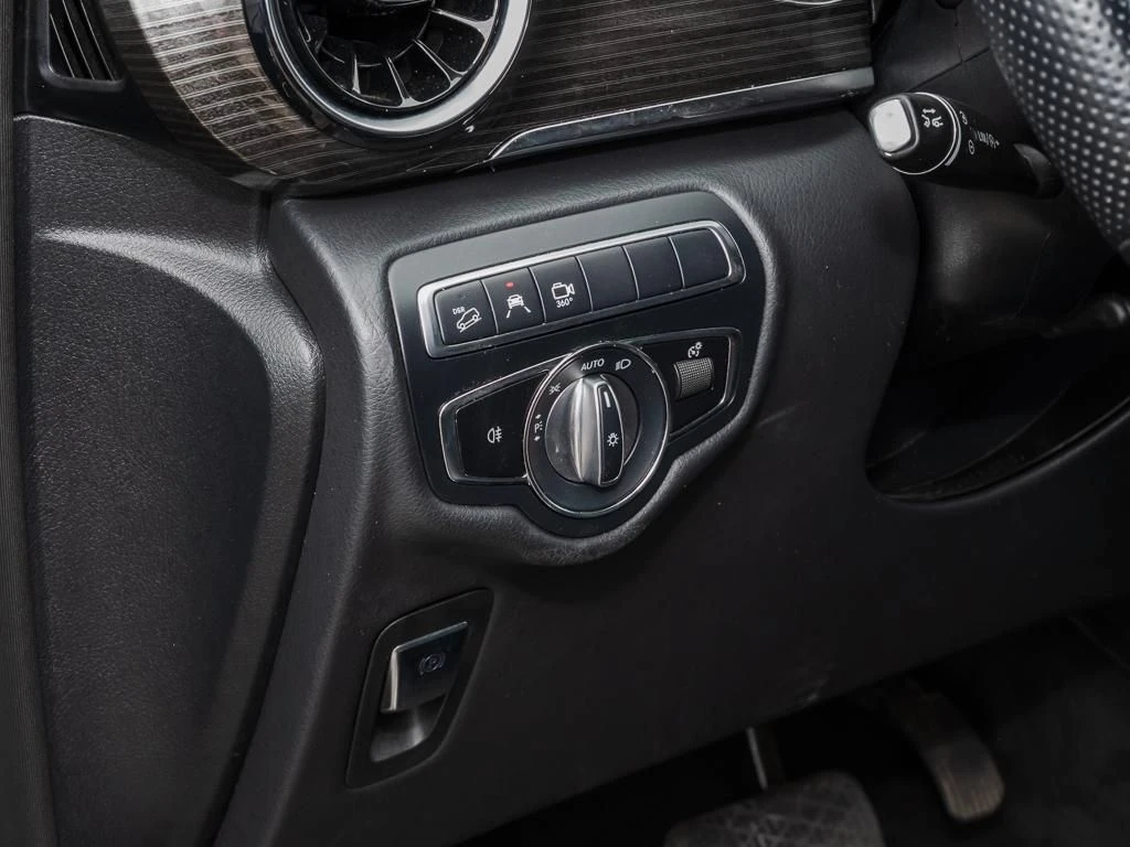 Mercedes-Benz-V-Klasse 300-image-14