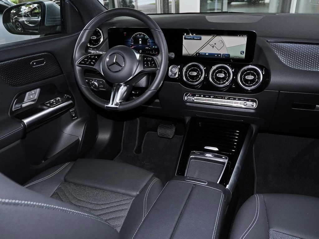 Mercedes-Benz-GLA 200 d-image-9