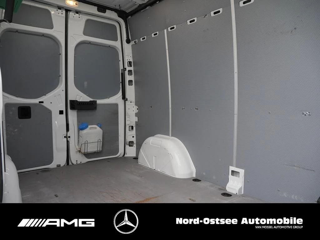 Mercedes-Benz-Sprinter-image-12