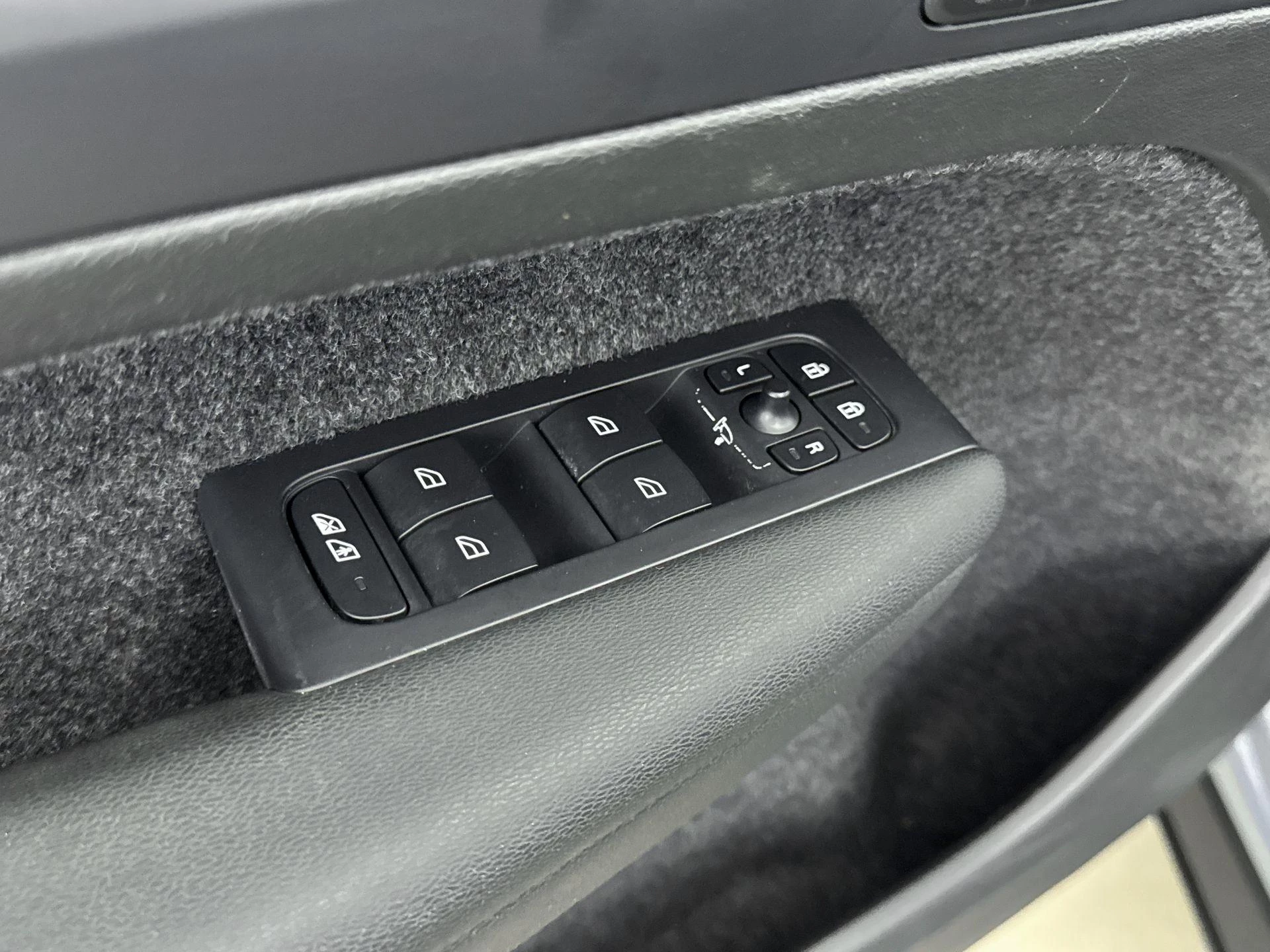 Volvo XC40 1.5 T5 Recharge Plus Dark