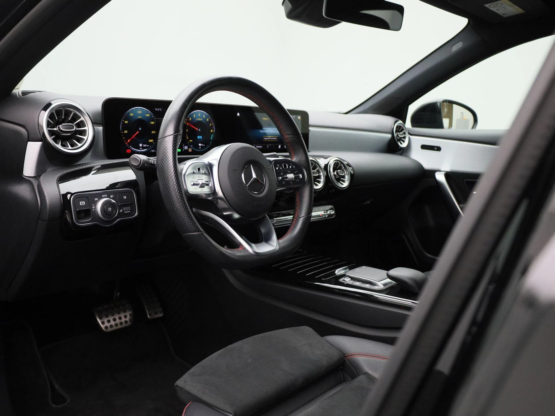 Mercedes-Benz-A-Klasse-image-30