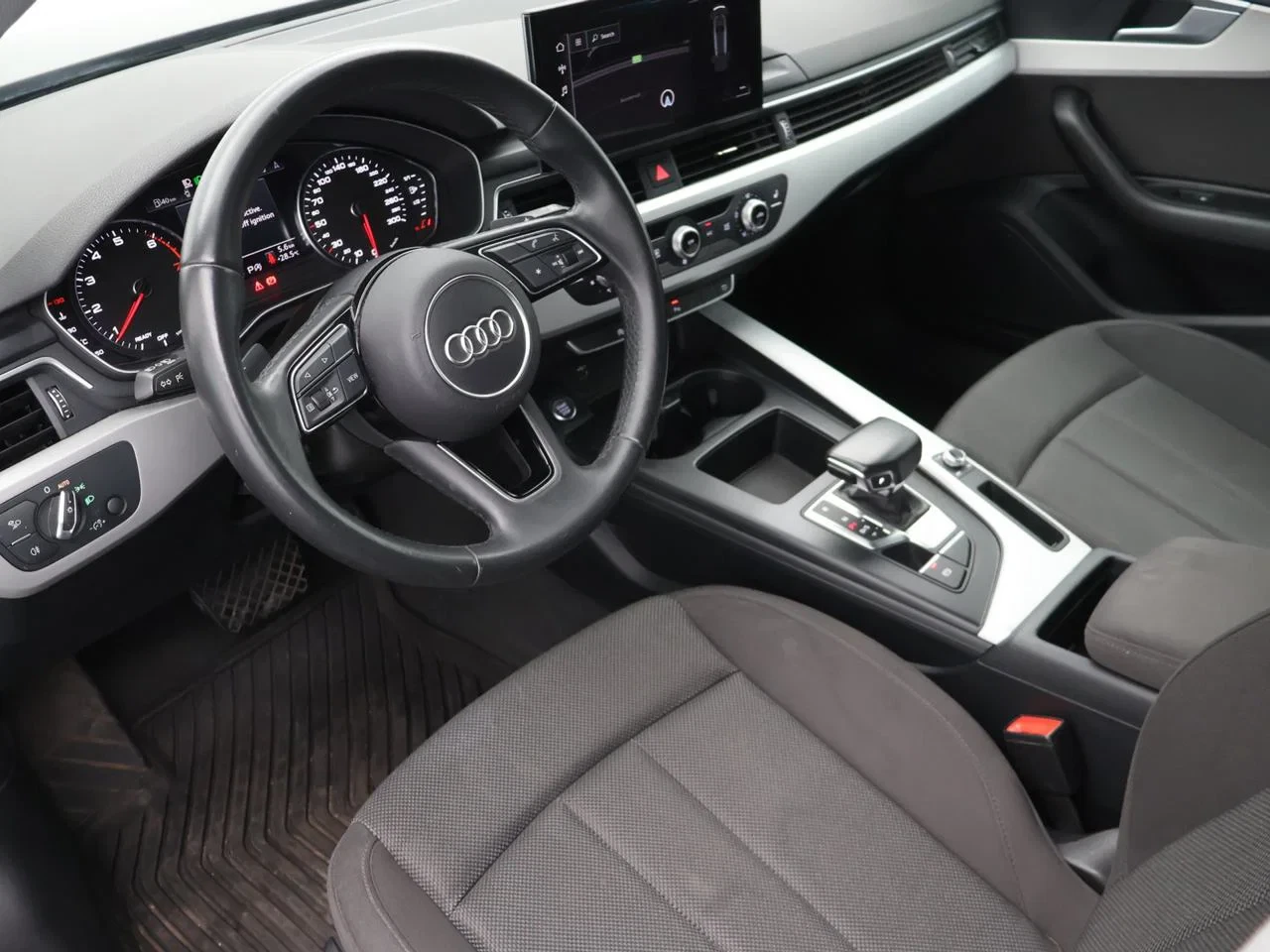 Audi A4 Avant 35TFSI 150PK Business Edition *AUTOMAAT*SHADOWLOOK*ZETELVERWARMING*NAVI*BLTH*CRUISE*...