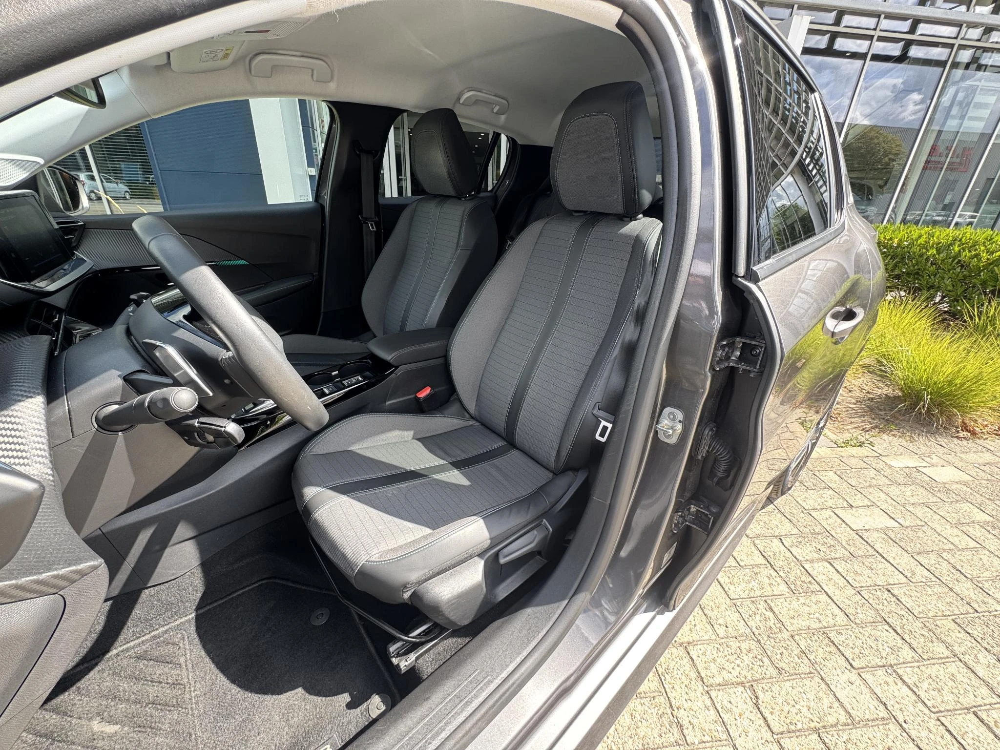 Peugeot-208-image-16