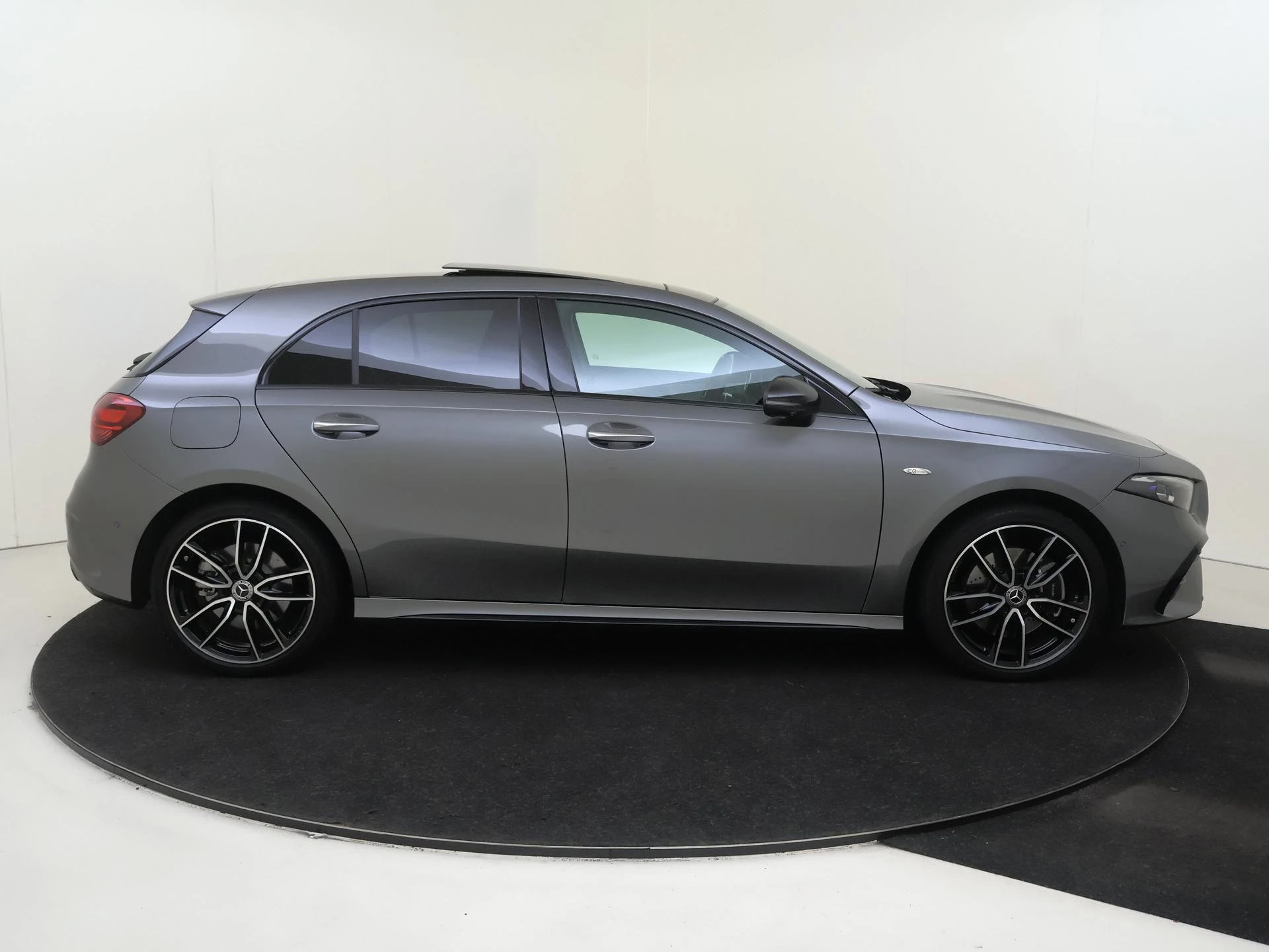 Mercedes-Benz A-Klasse 250 e Business Solution AMG