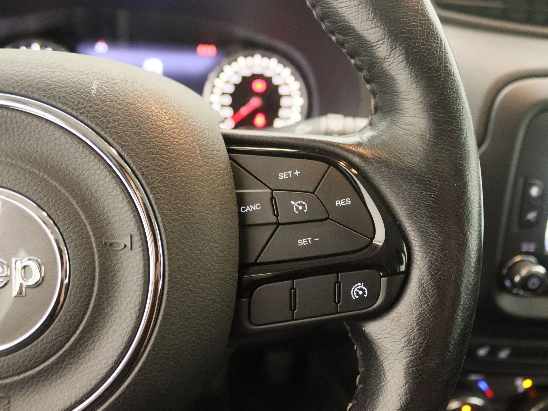Jeep-Renegade-image-14