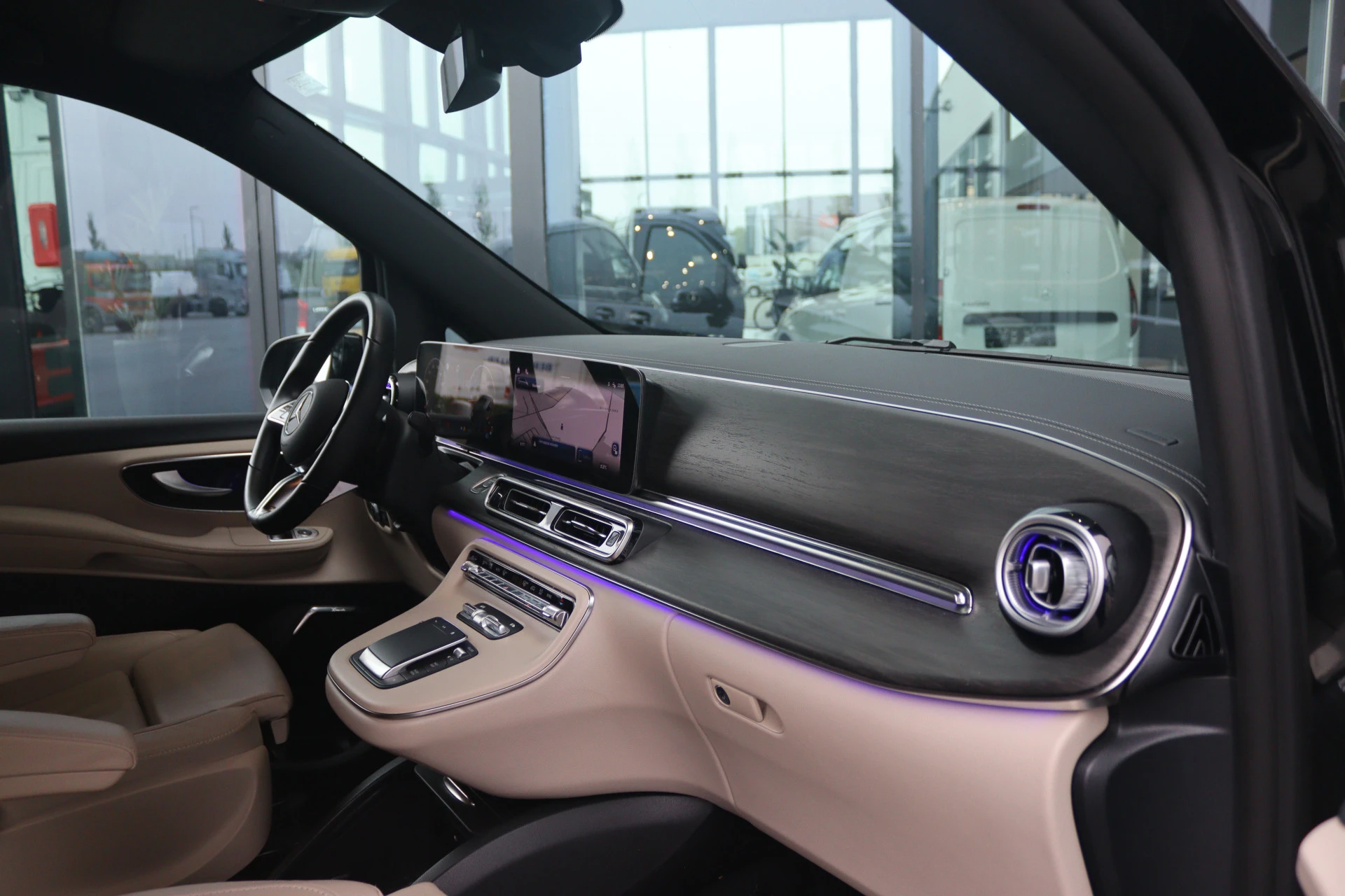 Mercedes-Benz-V-Klasse-image-7