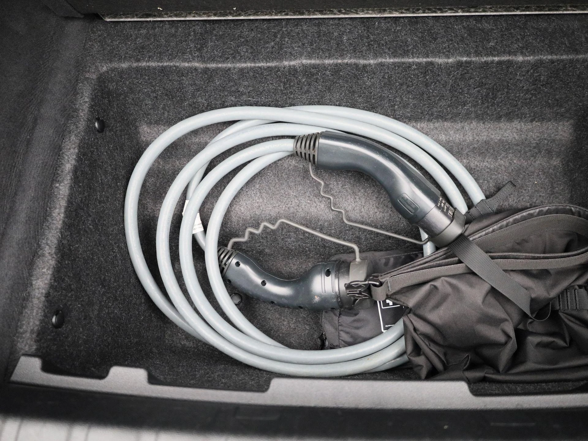 BMW-i4-image-14