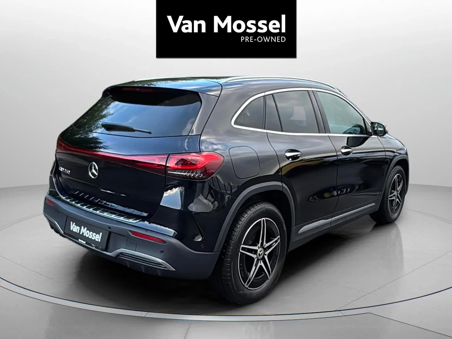 Mercedes-Benz-EQA-image-4