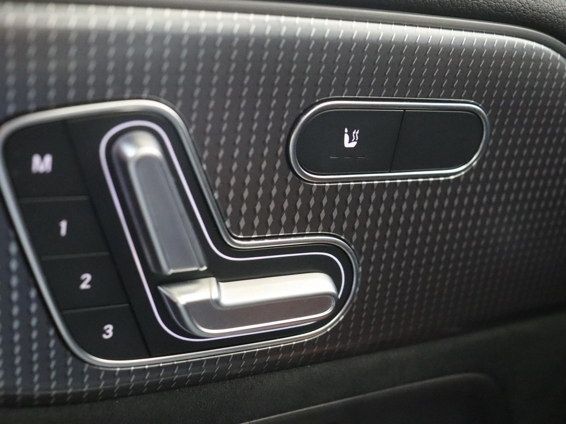 Mercedes-Benz-EQA-image-29