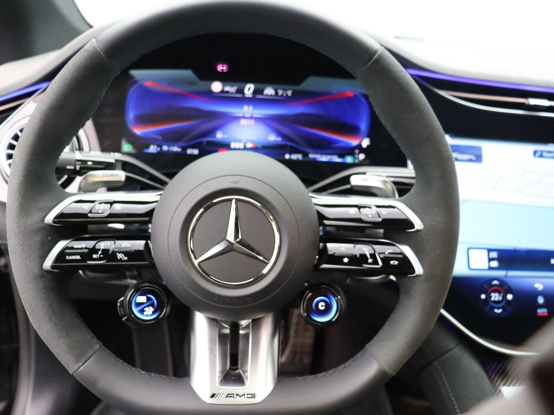 Mercedes-Benz-EQE-image-11