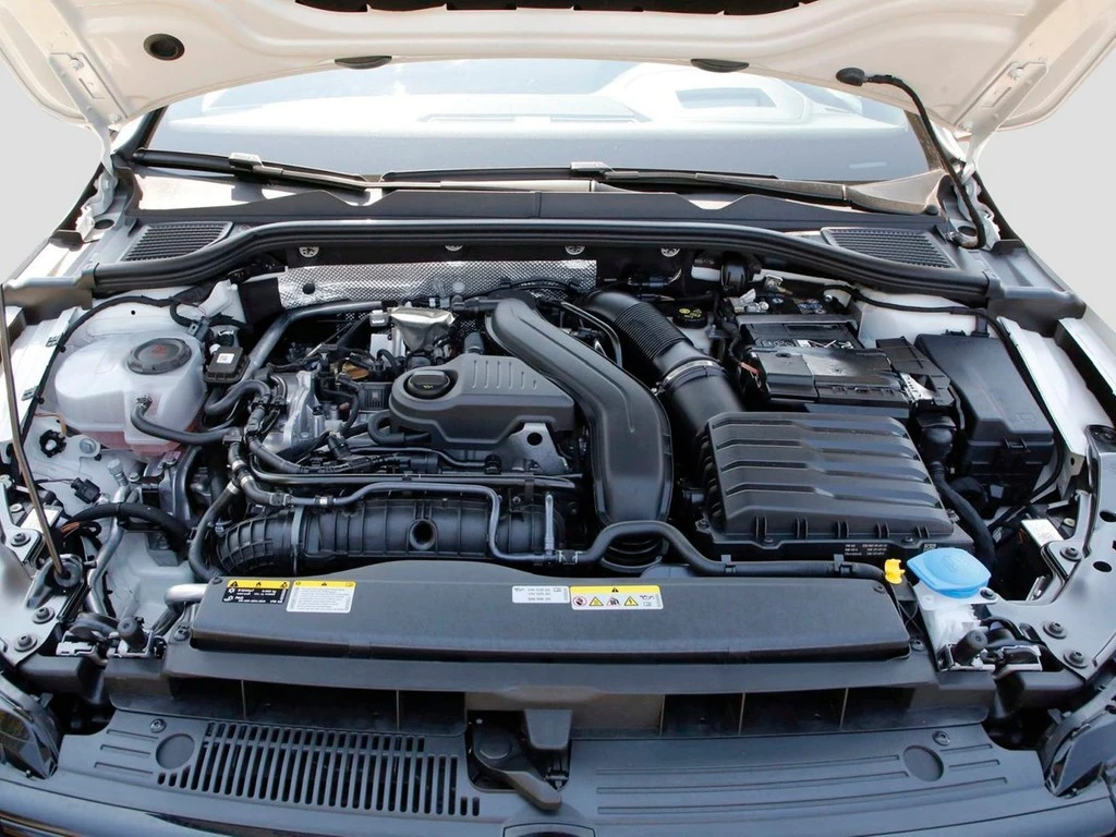 Volkswagen-Golf-image-6