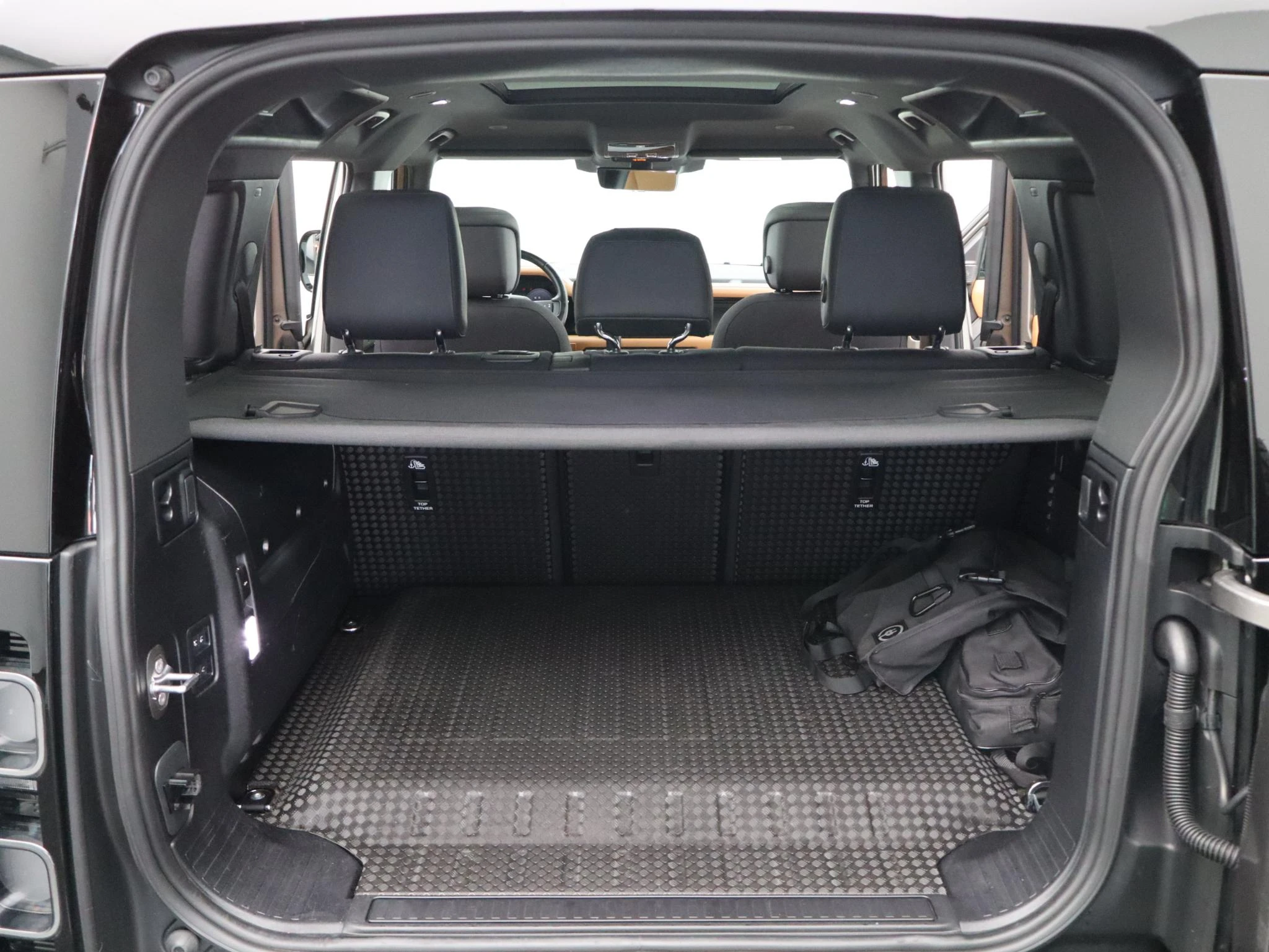 Land Rover-Defender-image-34