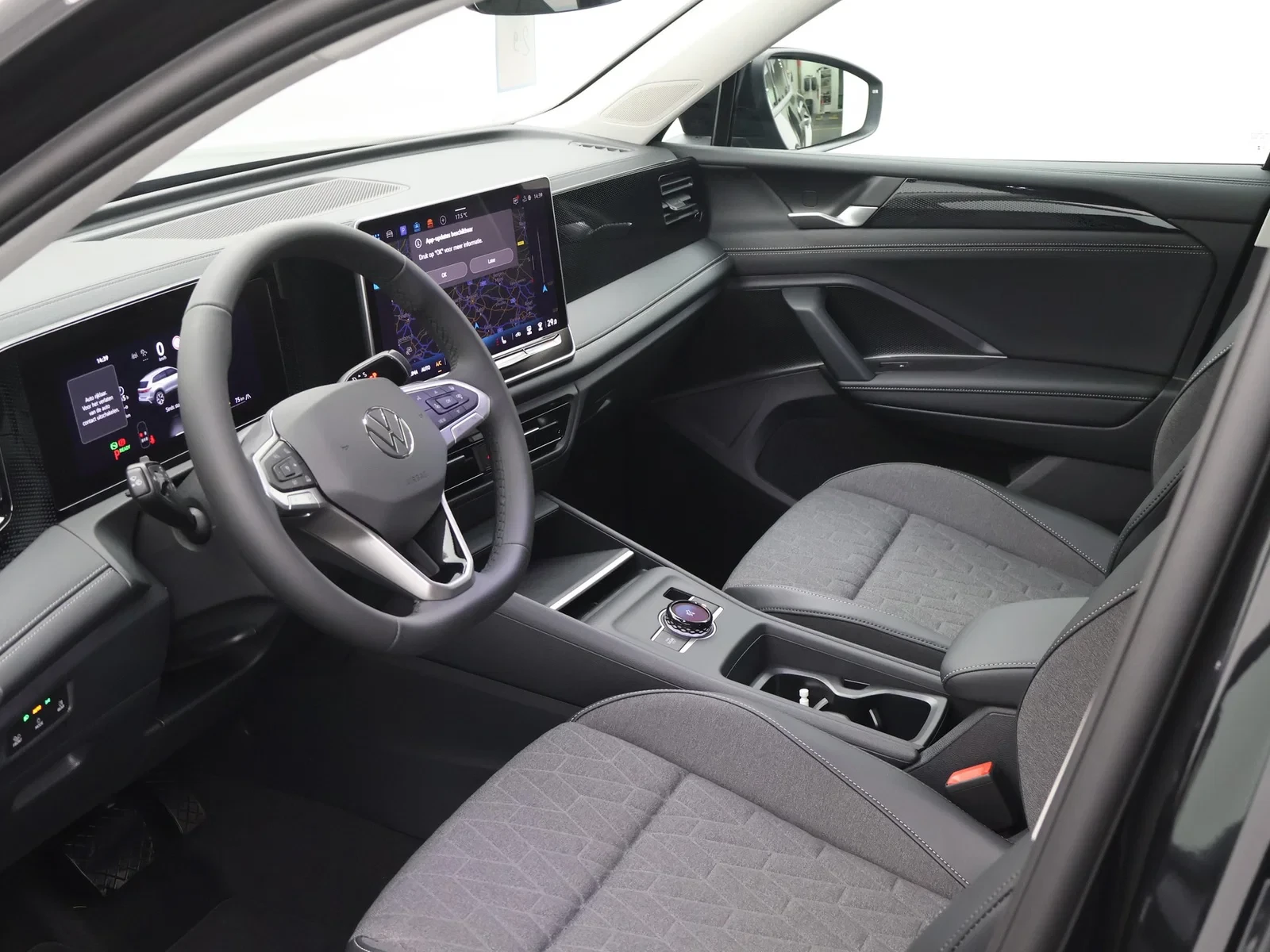 Volkswagen-Tiguan-image-13