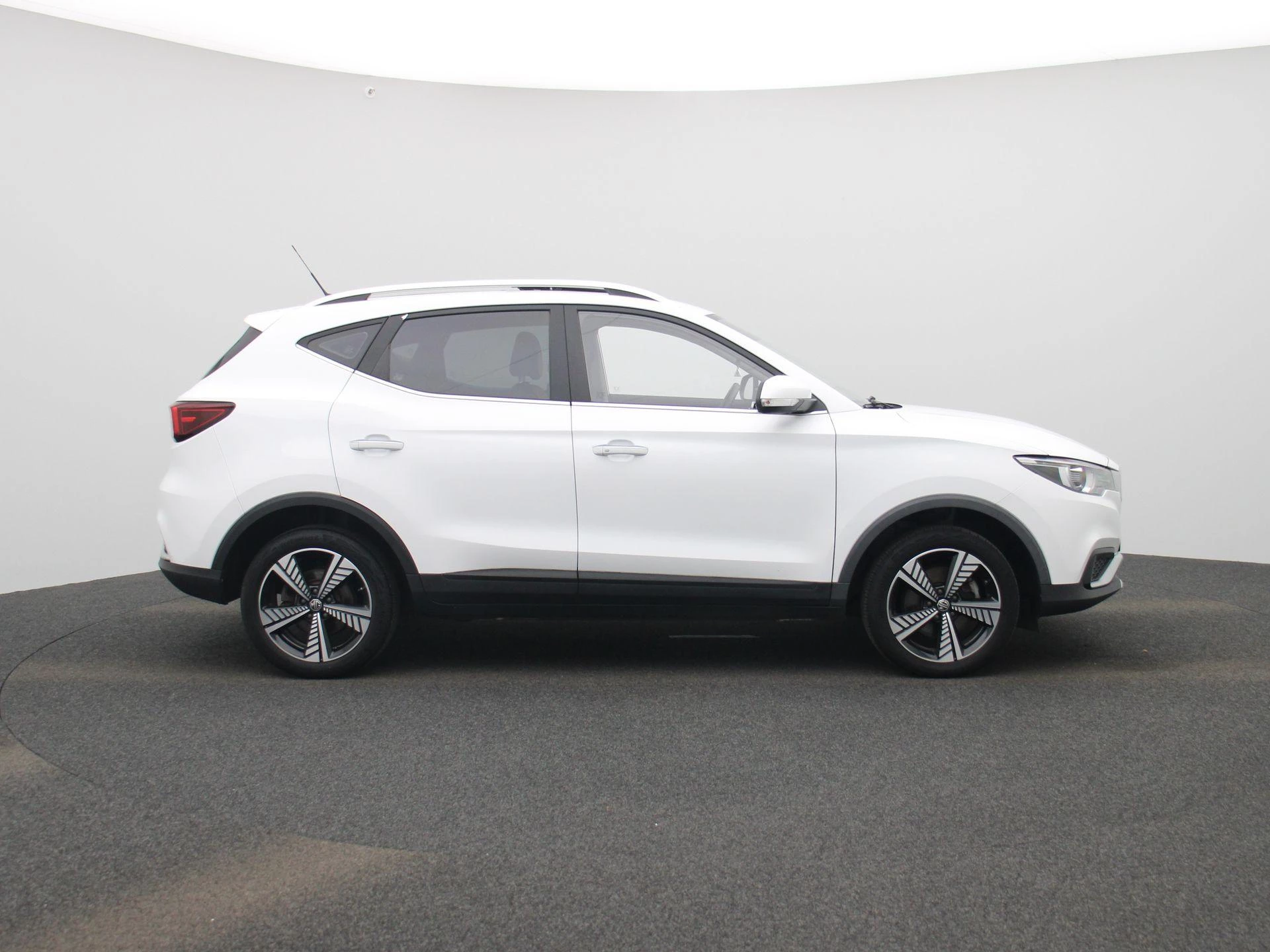 MG-ZS EV-image-5