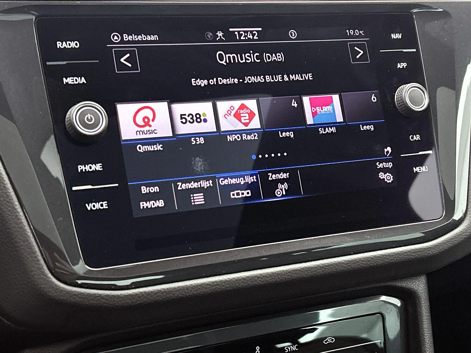 Volkswagen-Tiguan-image-6