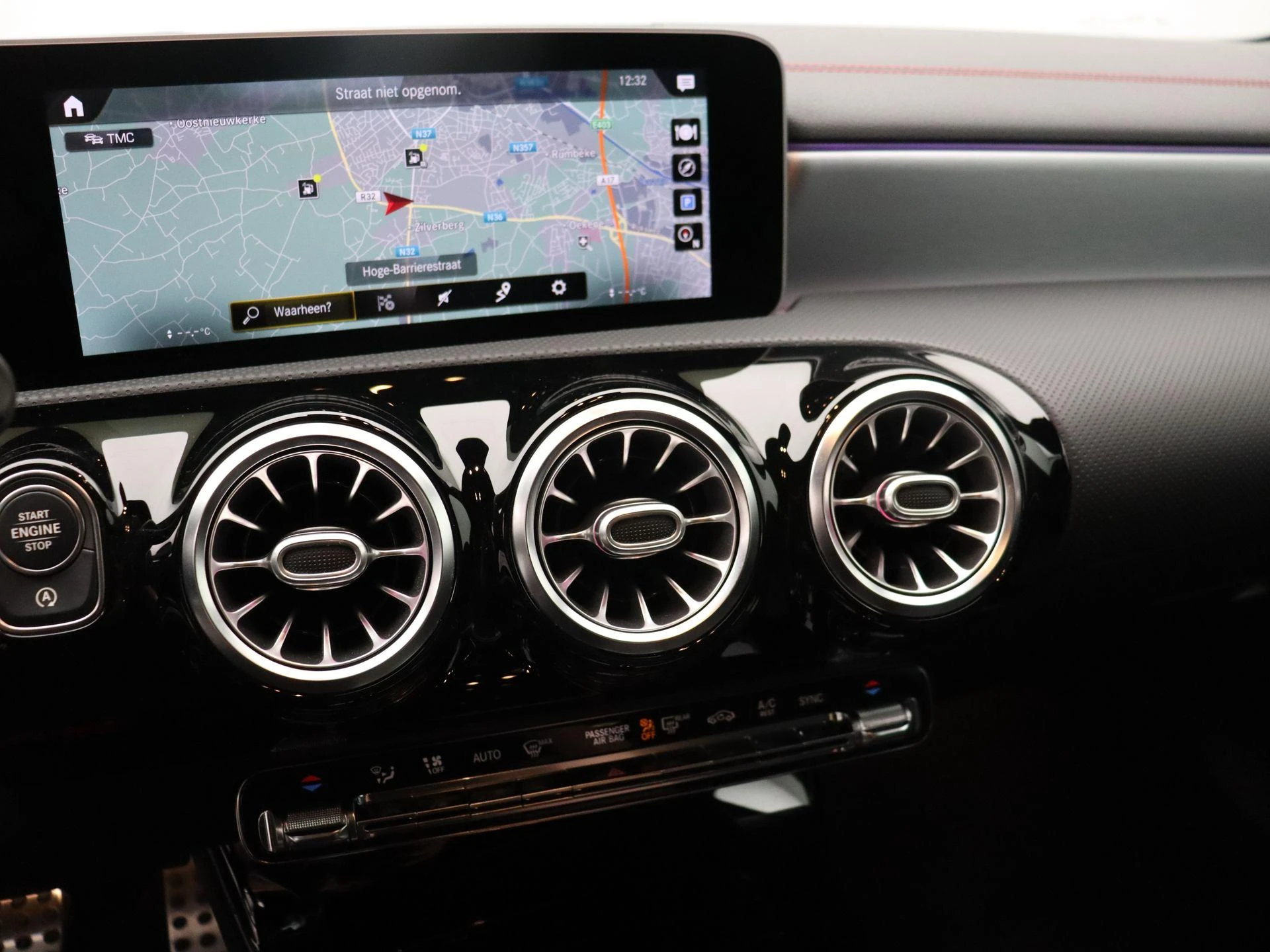 Mercedes-Benz-CLA-image-14