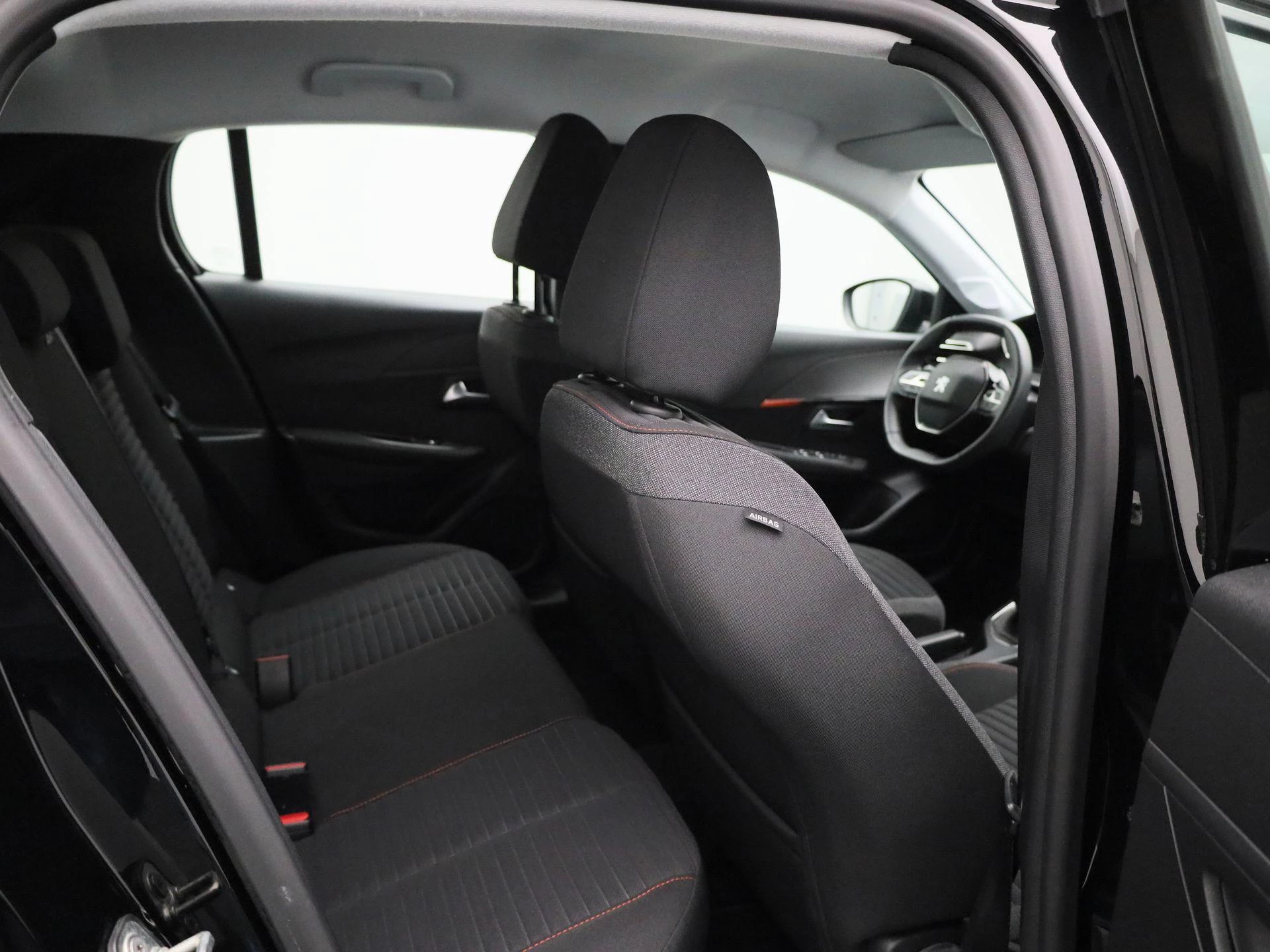 Peugeot-208-image-29