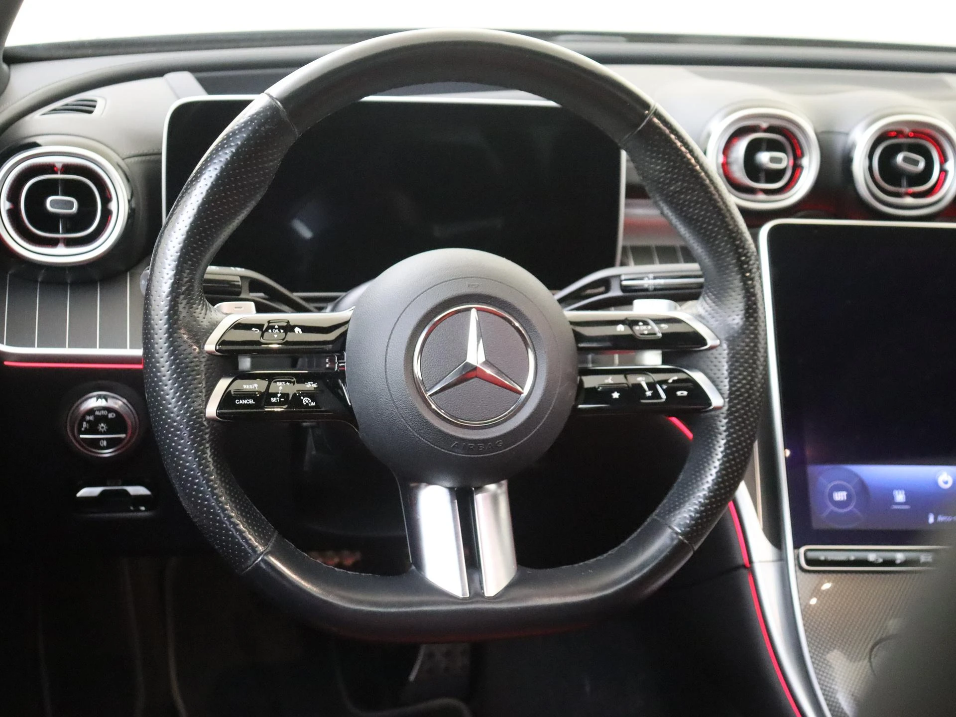 Mercedes-Benz-C-Klasse-image-9