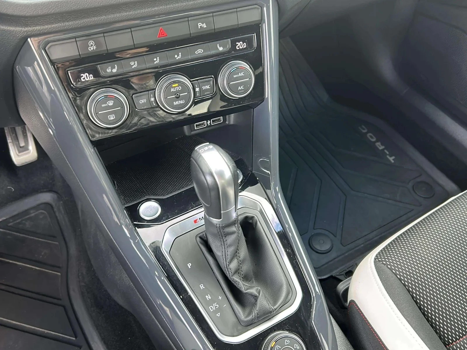 Volkswagen-T-Roc-image-11