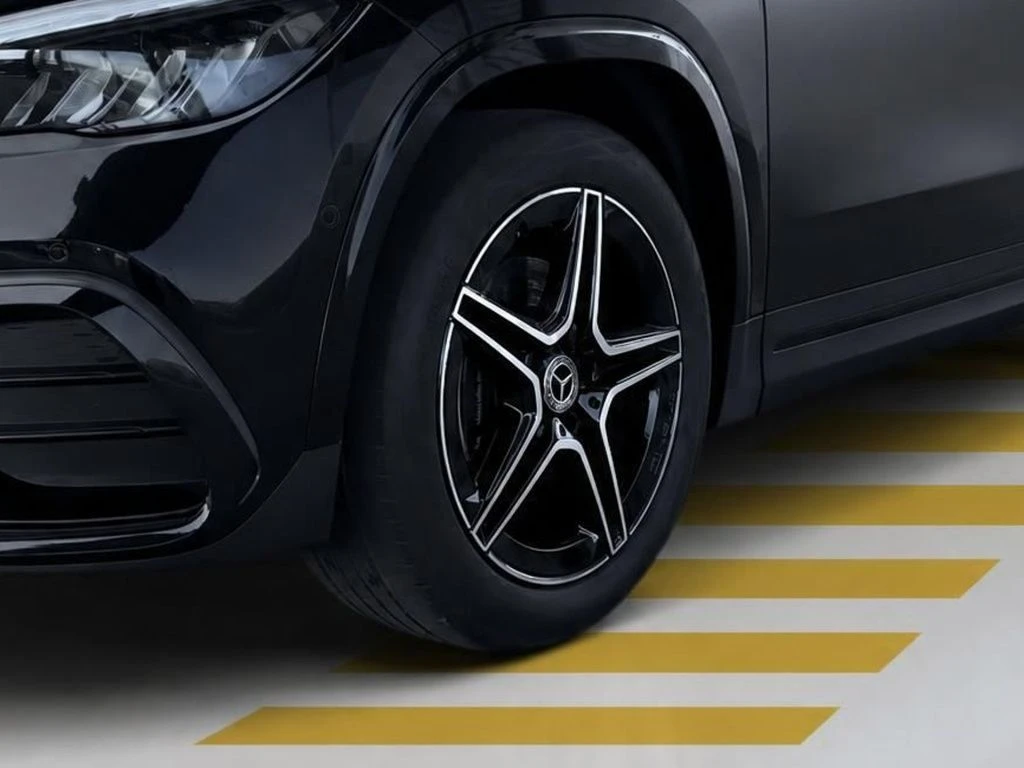 Mercedes-Benz-GLA 180 d-image-5