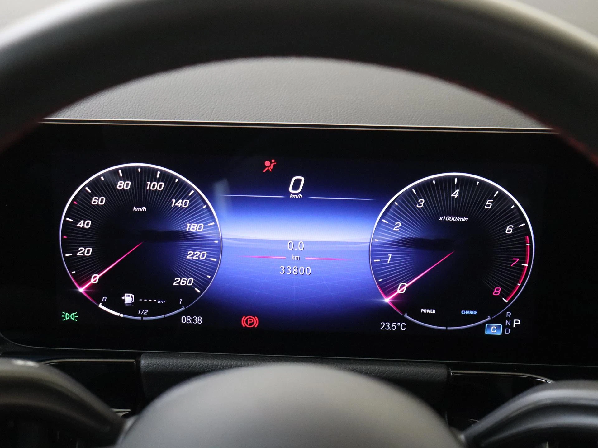 Mercedes-Benz-GLA-image-11
