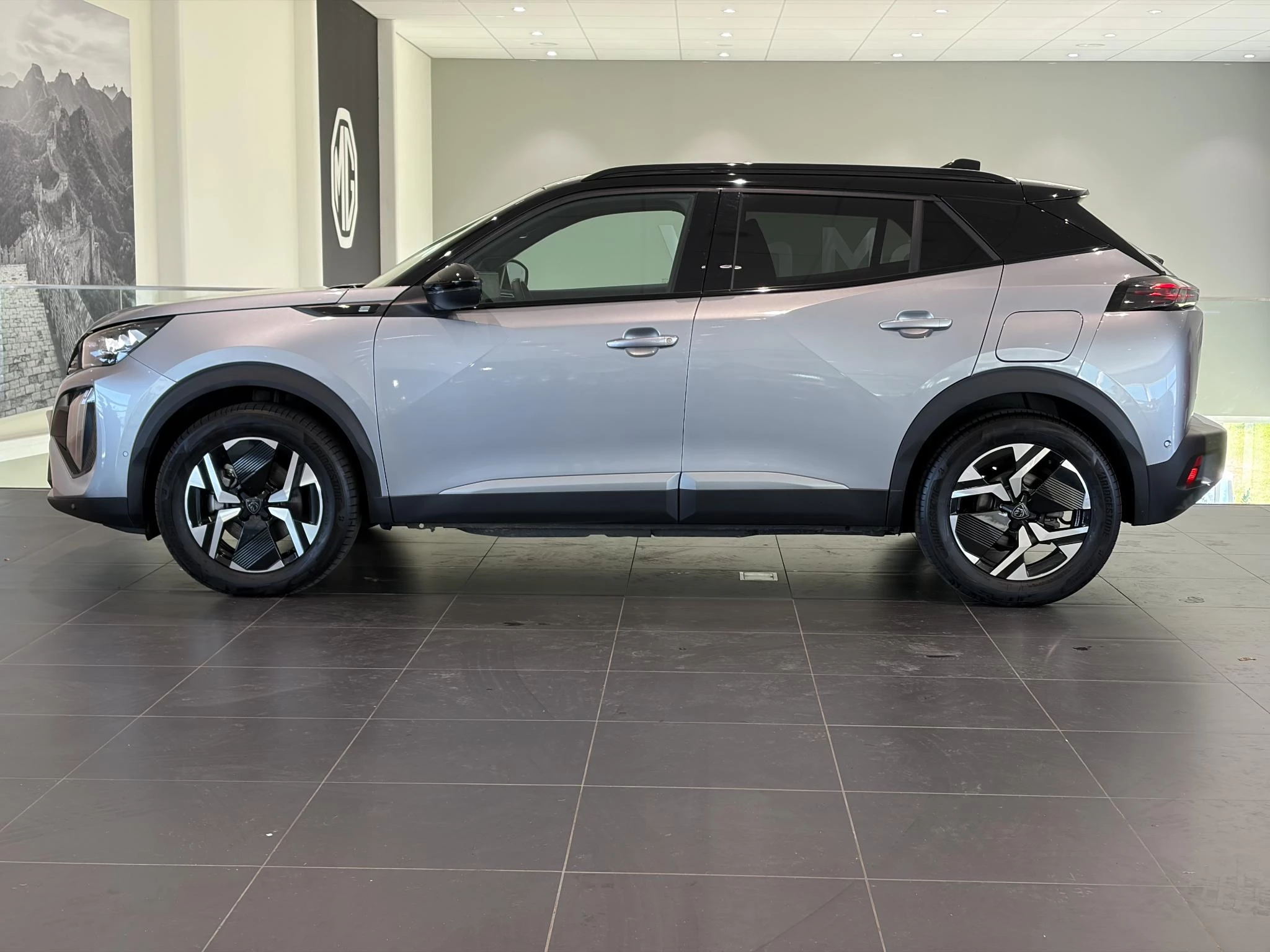 Peugeot e-2008
