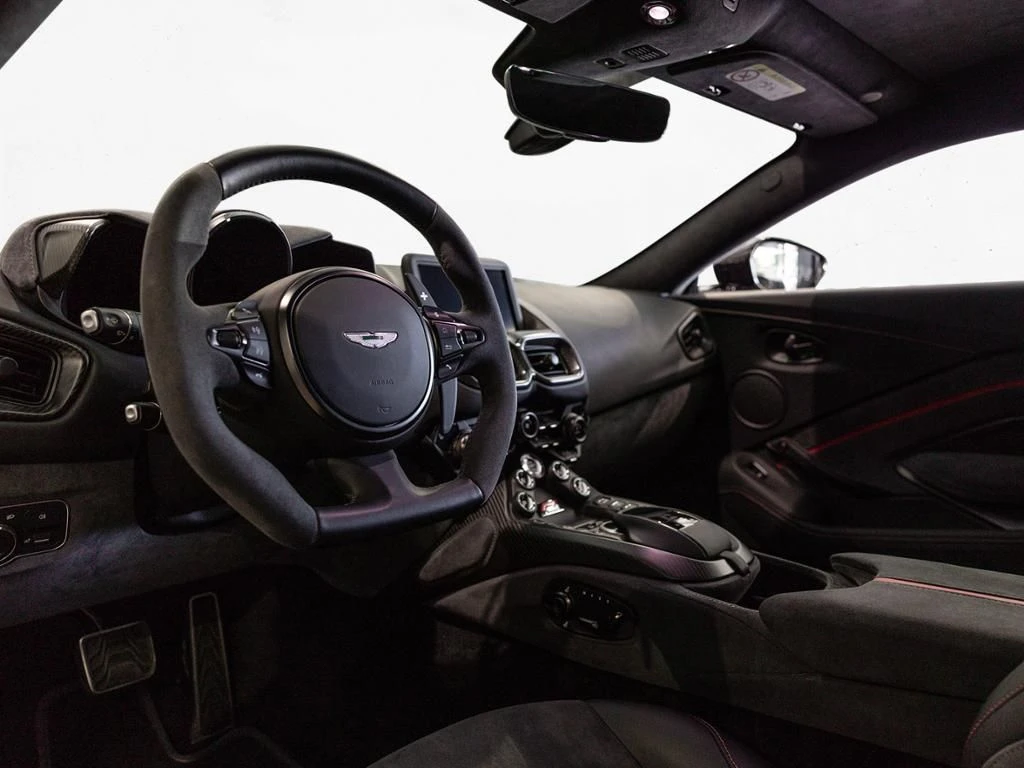 Aston Martin-V8 Vantage-image-3
