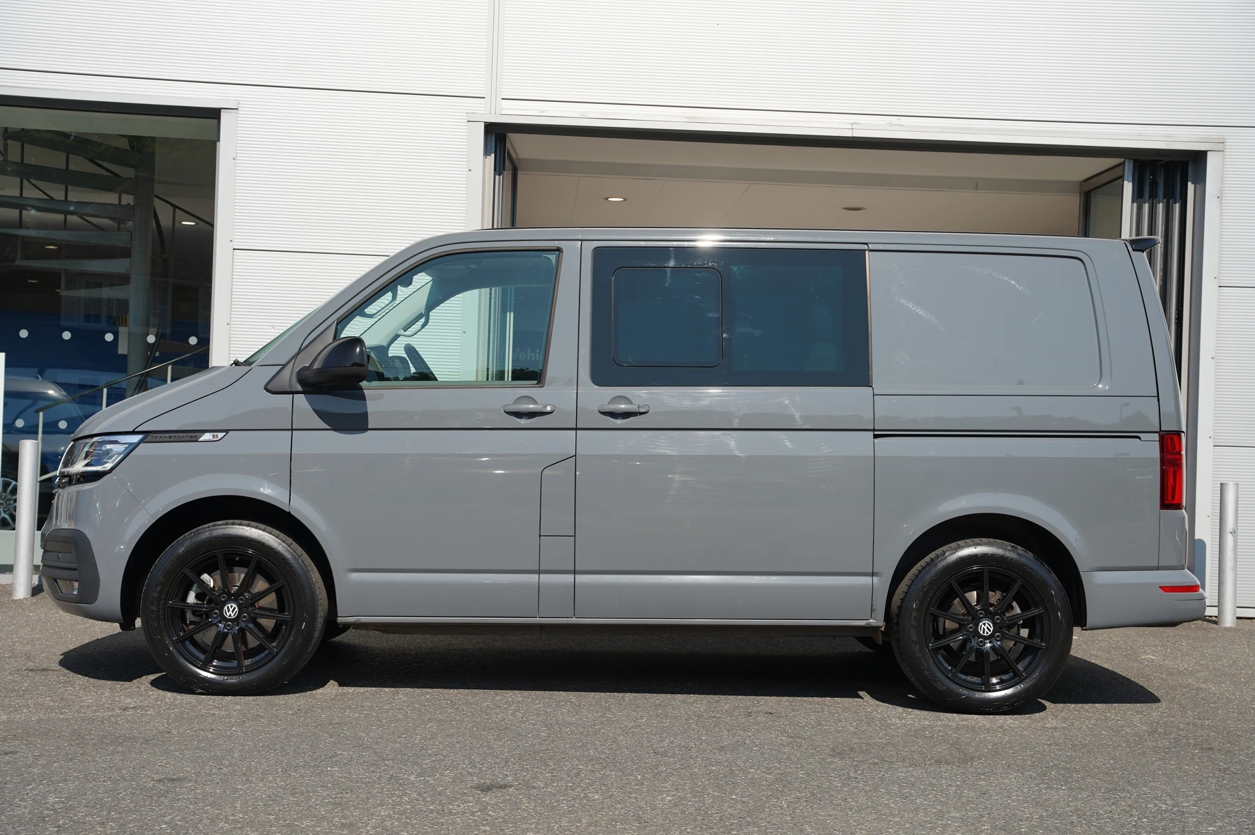 Volkswagen-Transporter-image-14