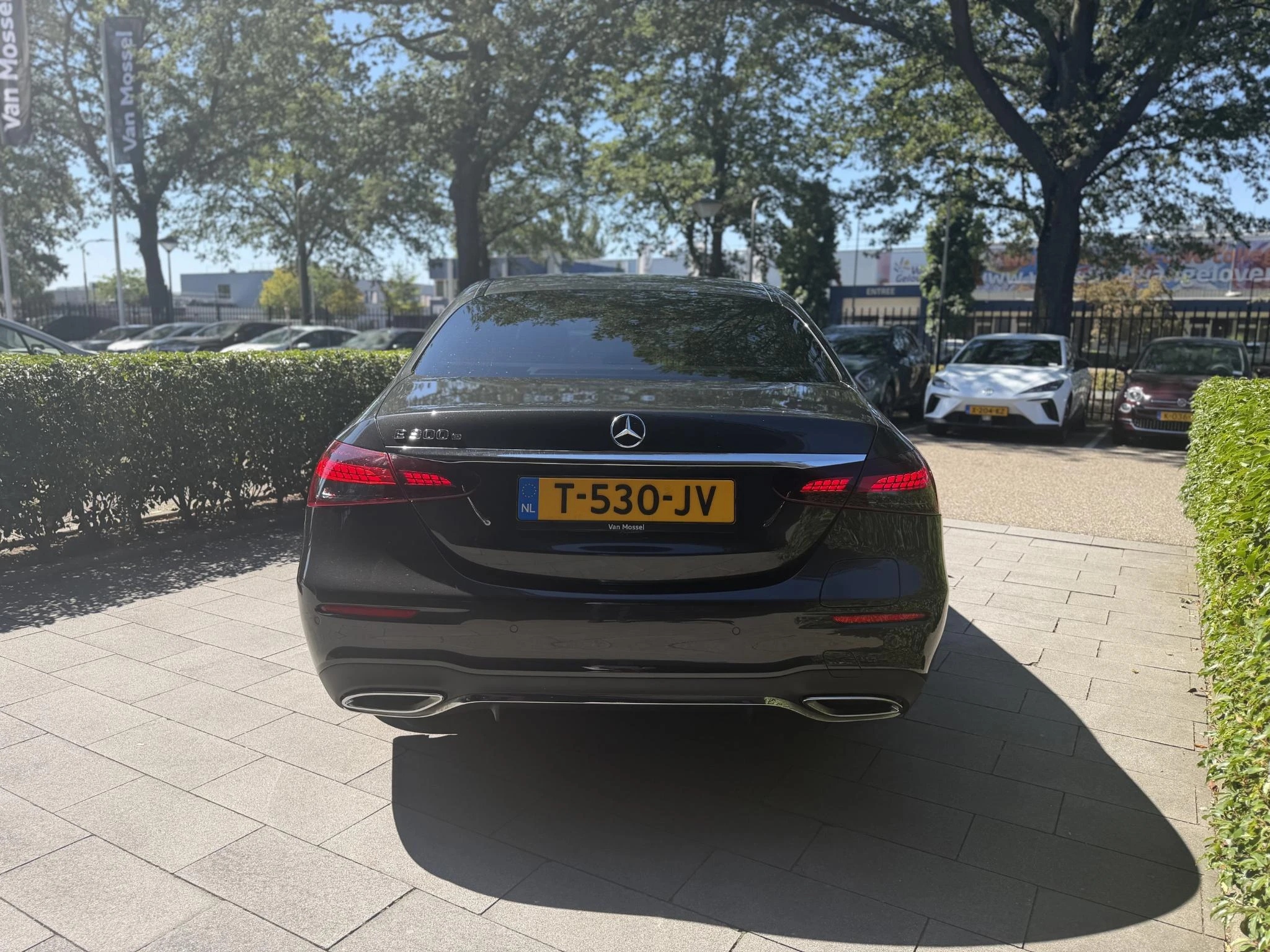 Mercedes-Benz-E-Klasse-image-2