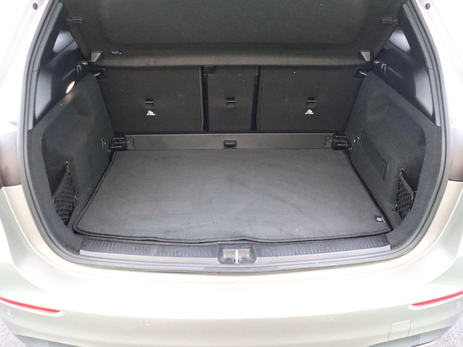 Mercedes-Benz B-Klasse 250 AMG Line + 224 PK + CARPLAY + NIGHTPAKKET +