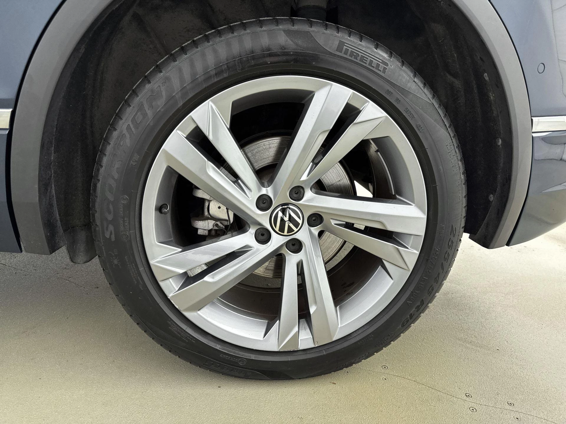 Volkswagen-Tiguan-image-24