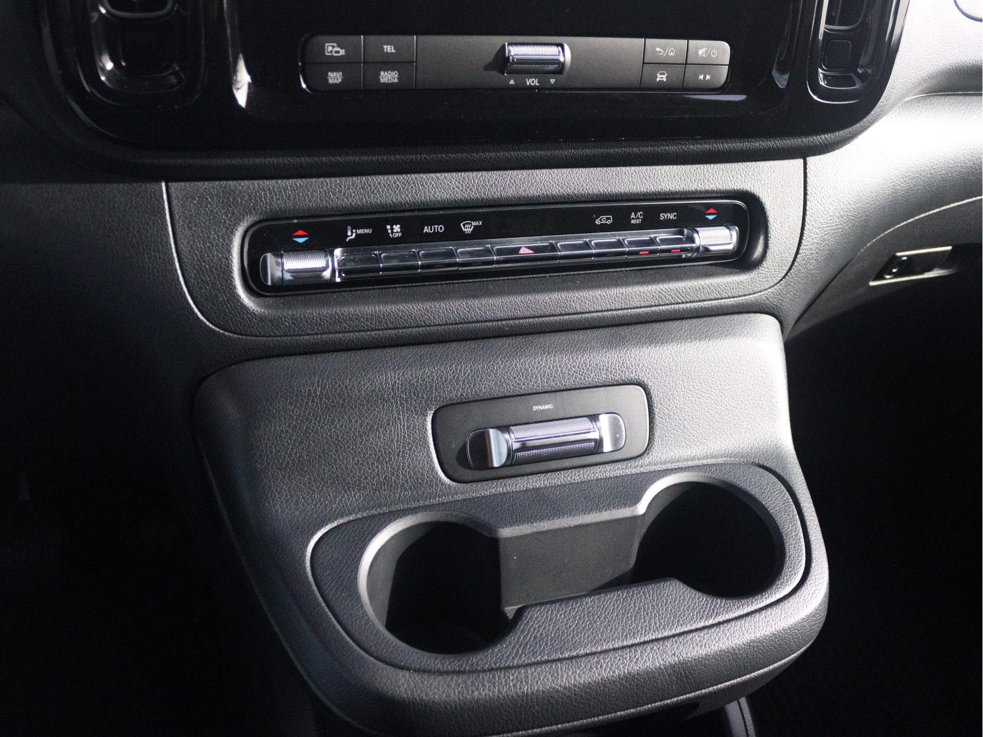 Mercedes-Benz Vito 116 CDI L2 Pro D.C. | CLIMA/NAVI/360˚ CAMERA/2.500KG AHW | Certified