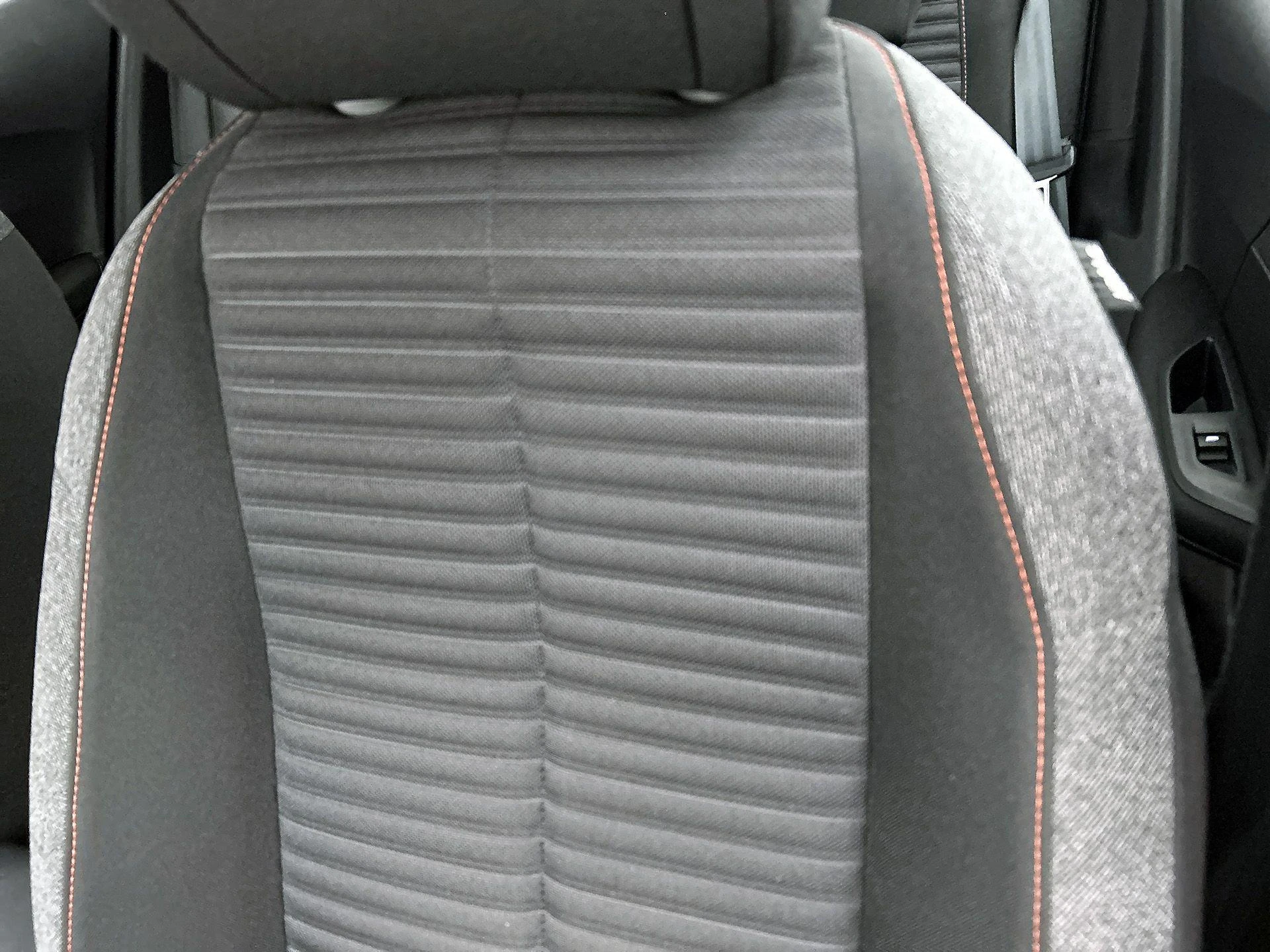 Peugeot-e-2008-image-18