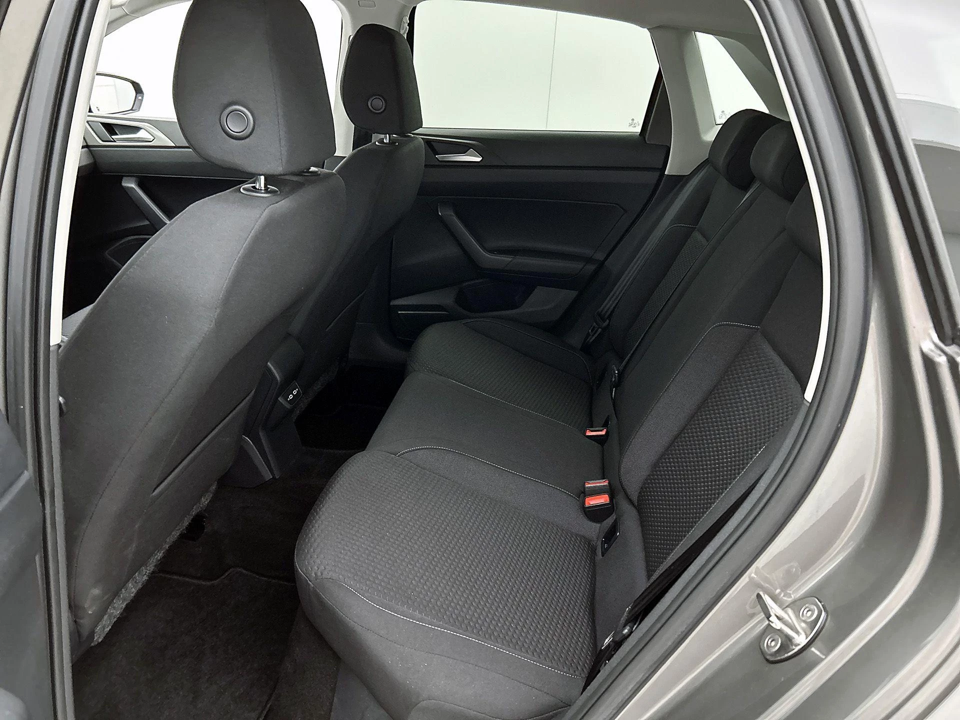 Volkswagen-Polo-image-25