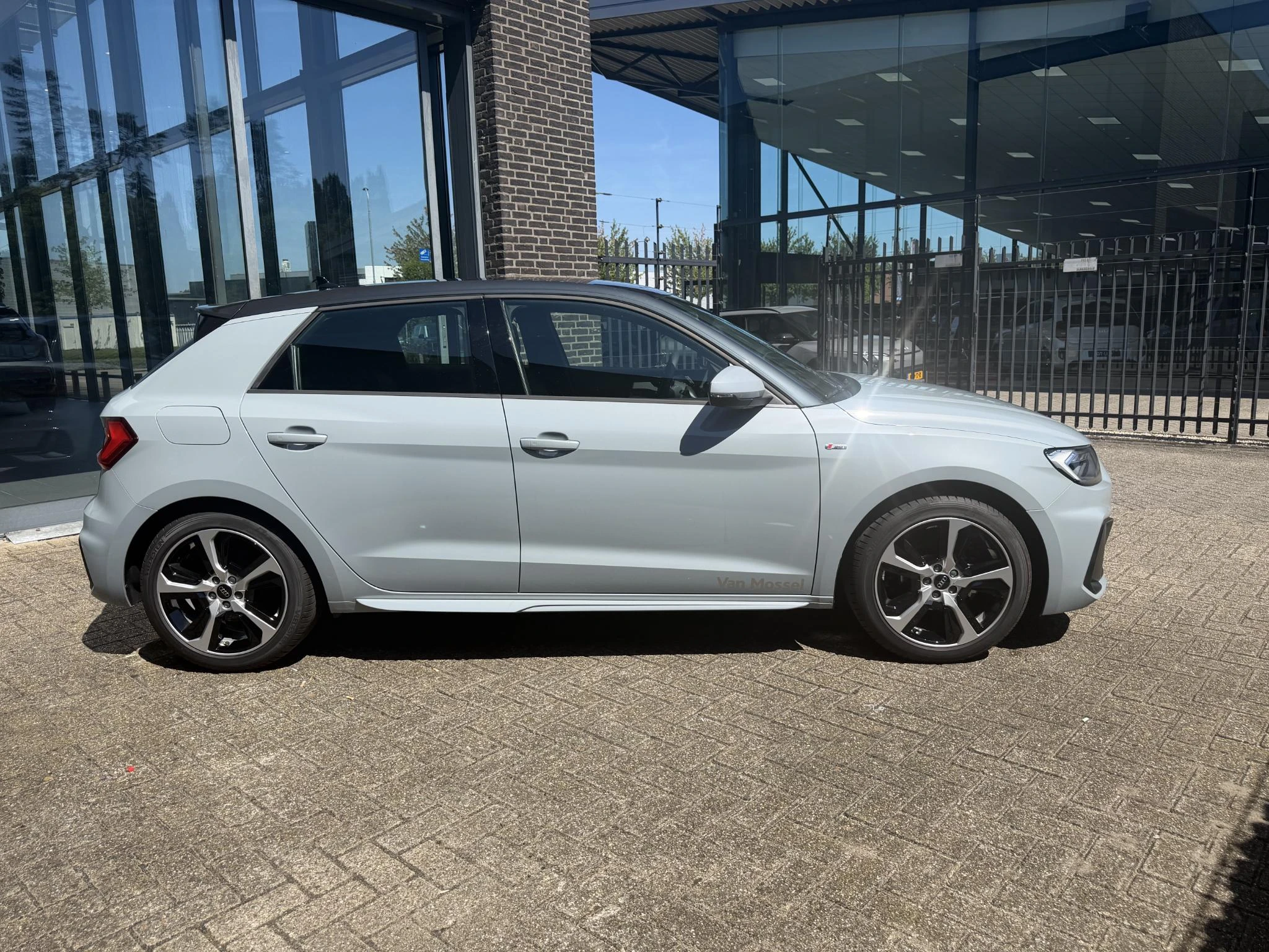 Audi-A1 Sportback-image-2