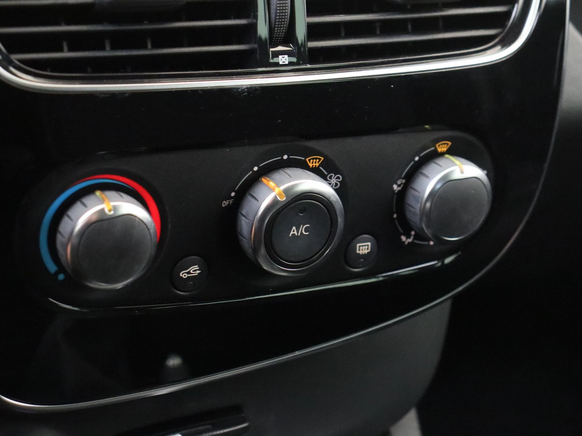 Renault-Clio-image-17