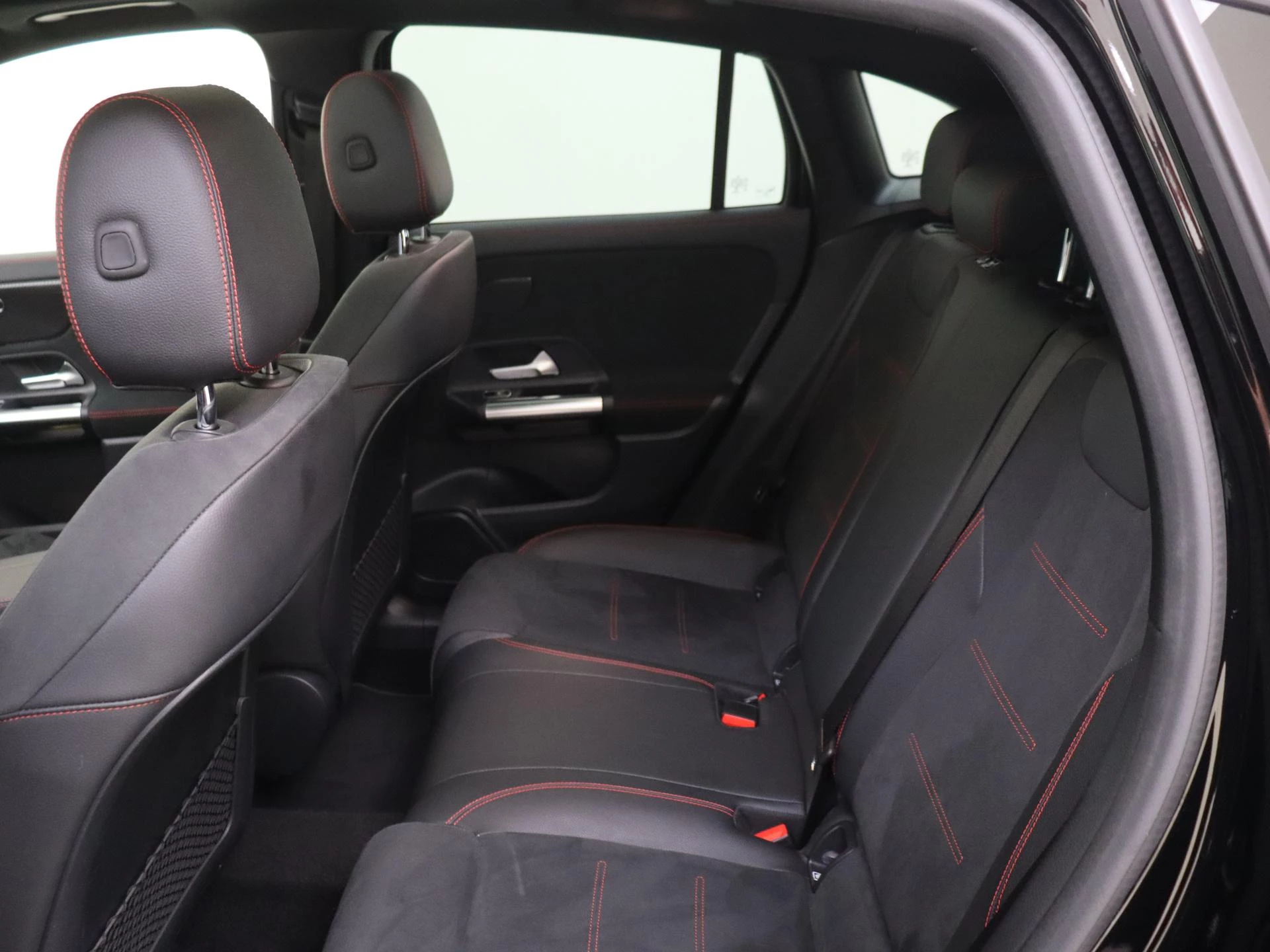 Mercedes-Benz-GLA-image-5