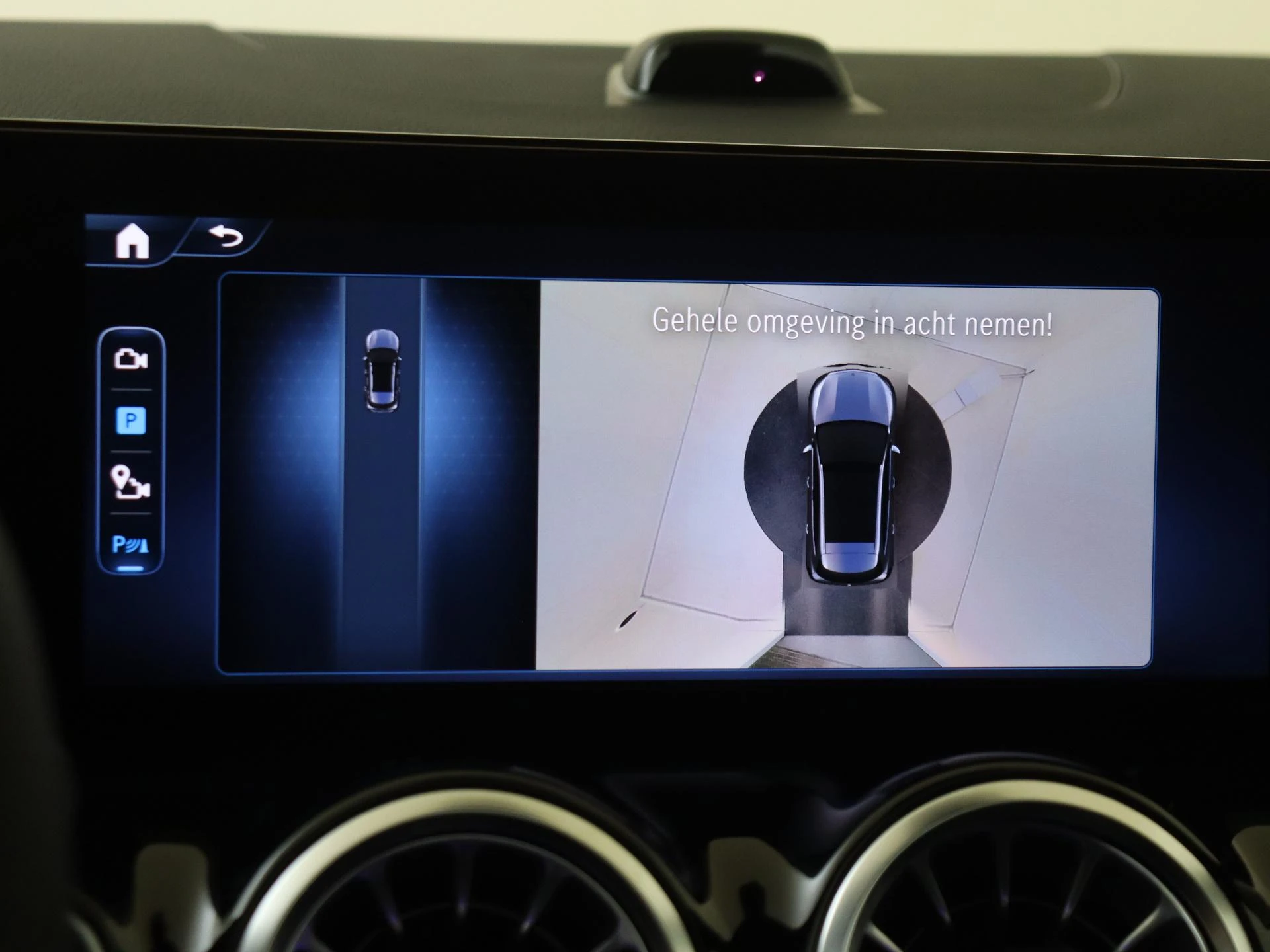 Mercedes-Benz-GLA-image-19
