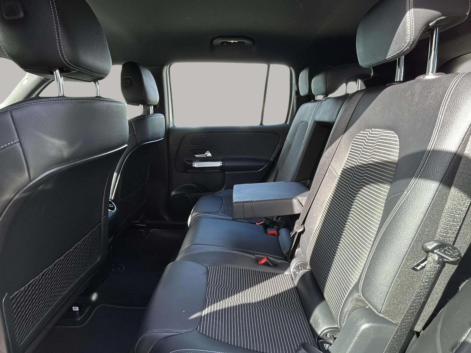 Mercedes-Benz-EQB-image-19