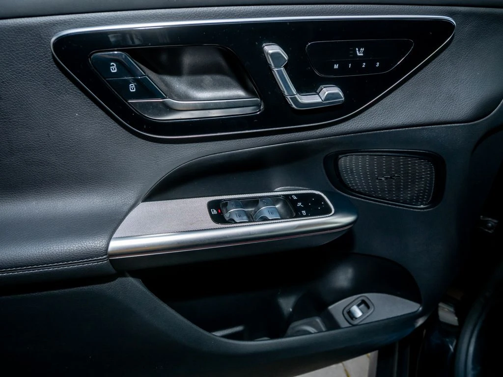 Mercedes-Benz-GLC 300 d-image-14