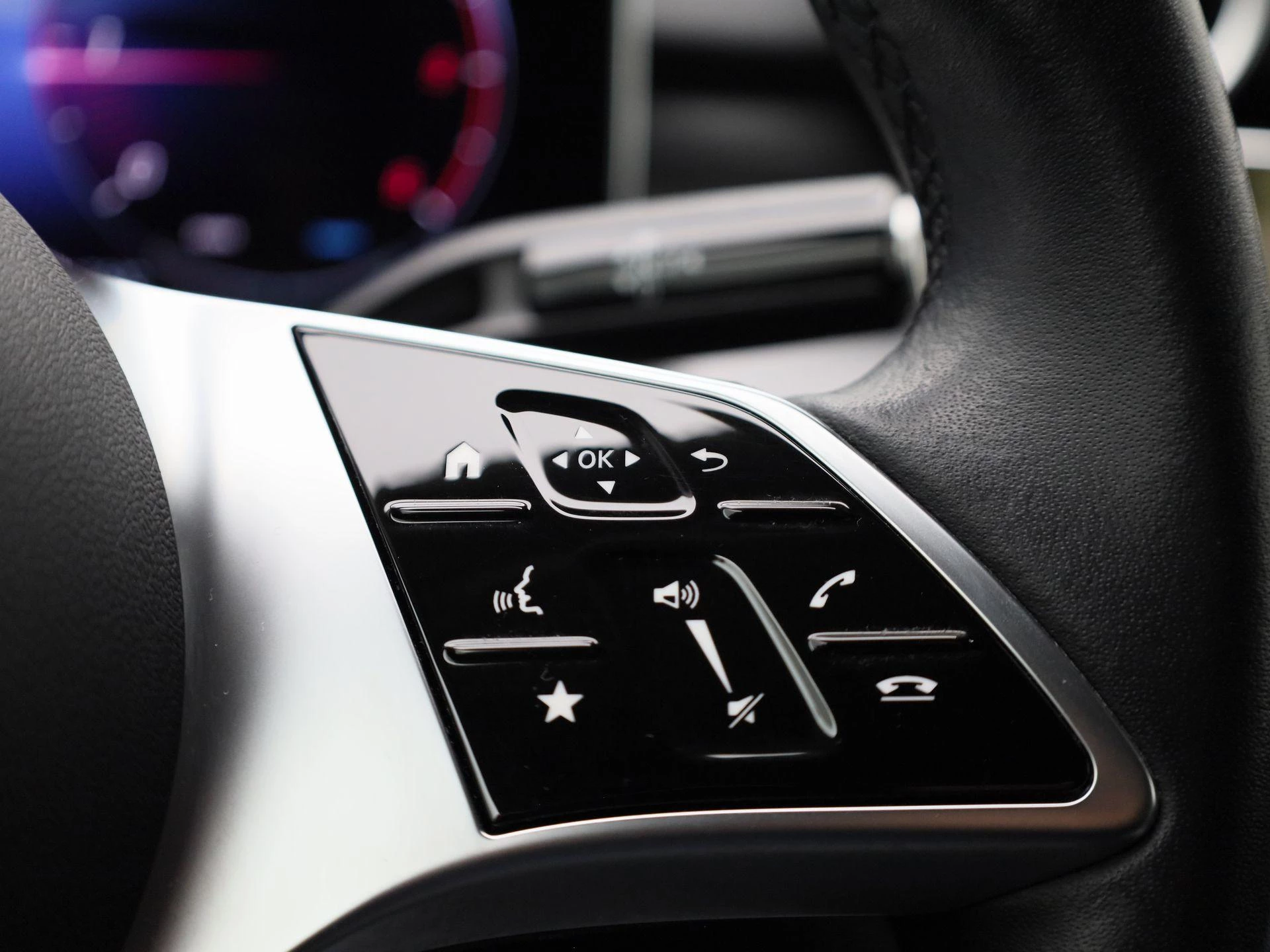 Mercedes-Benz-C-Klasse-image-23