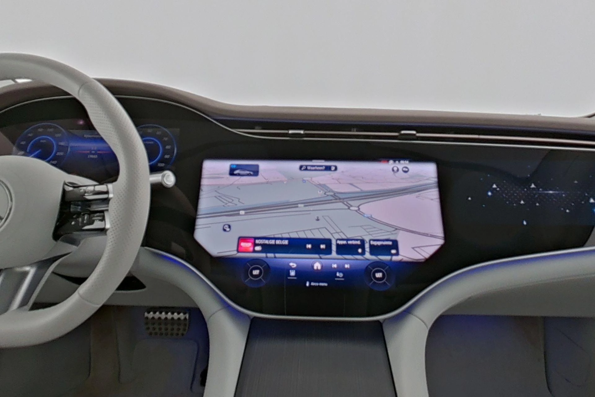 Mercedes-Benz-EQS-image-13