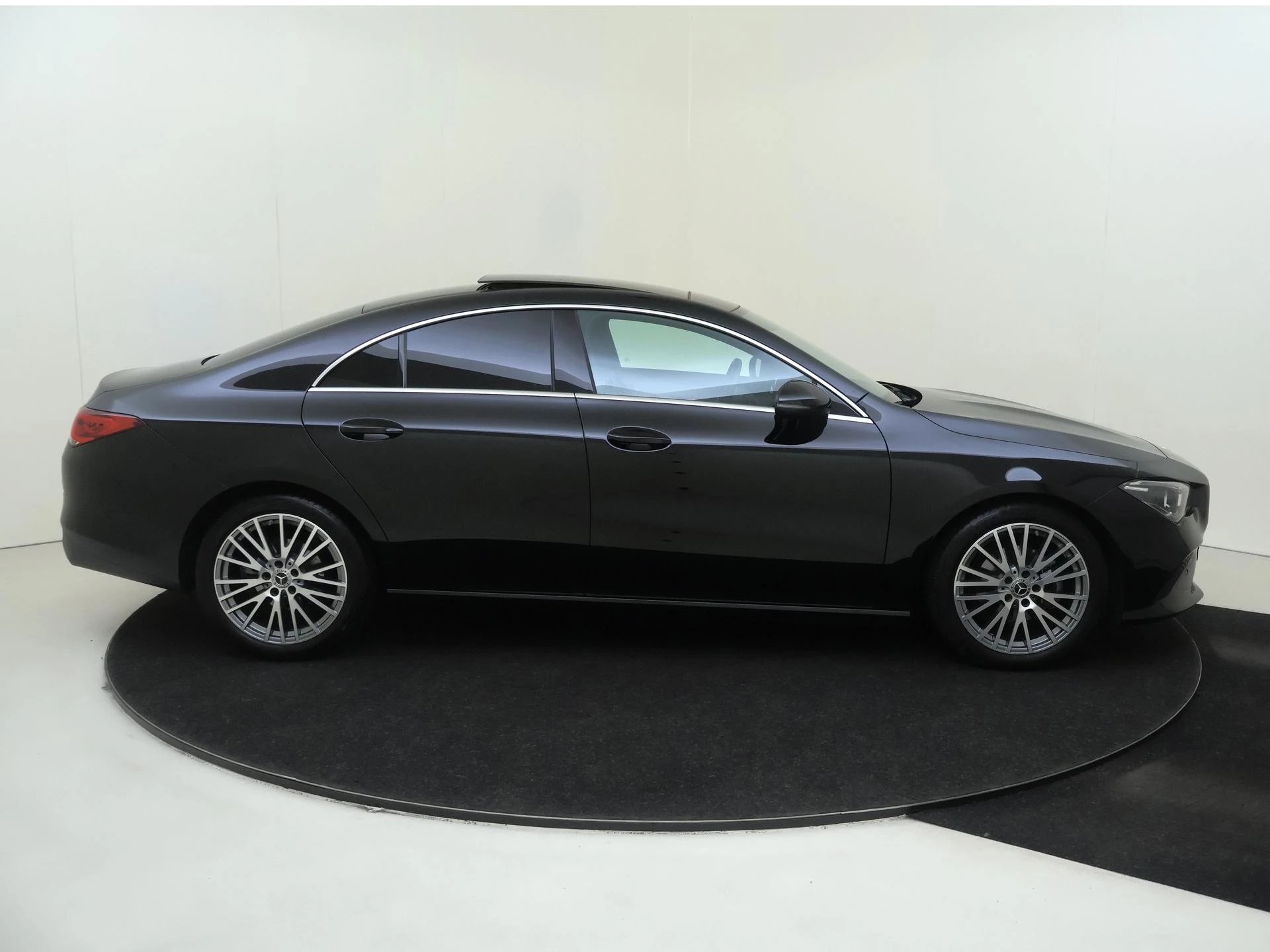 Mercedes-Benz CLA 180 Business Solution Luxury