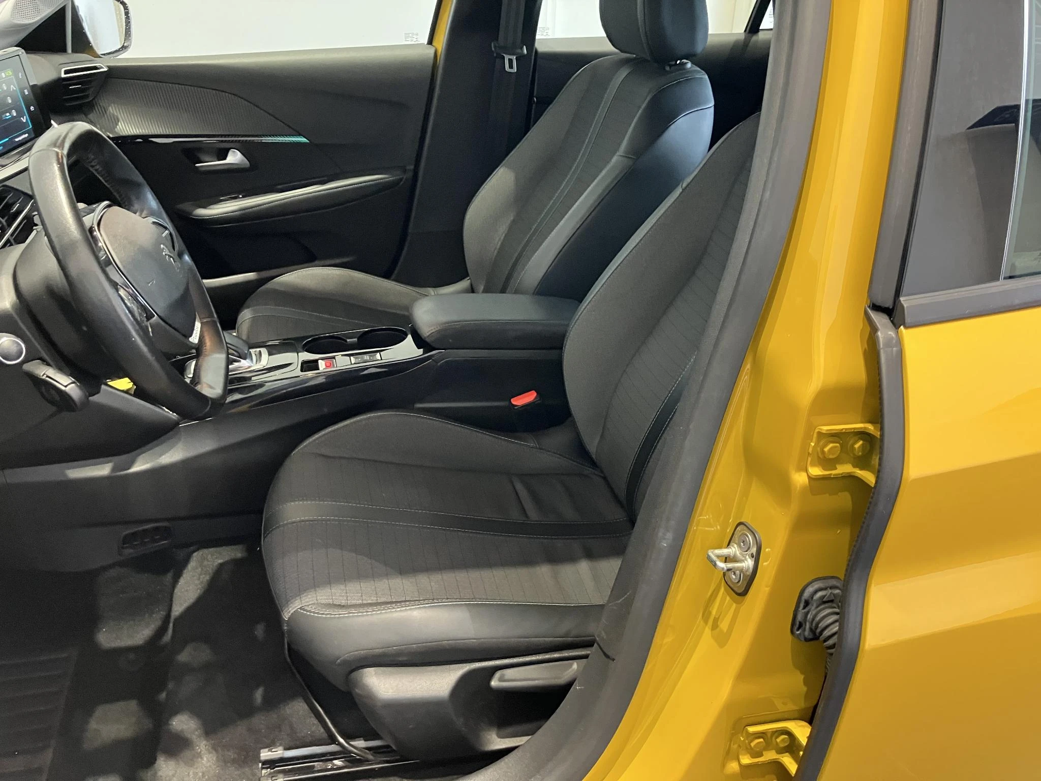 Peugeot-e-208-image-13