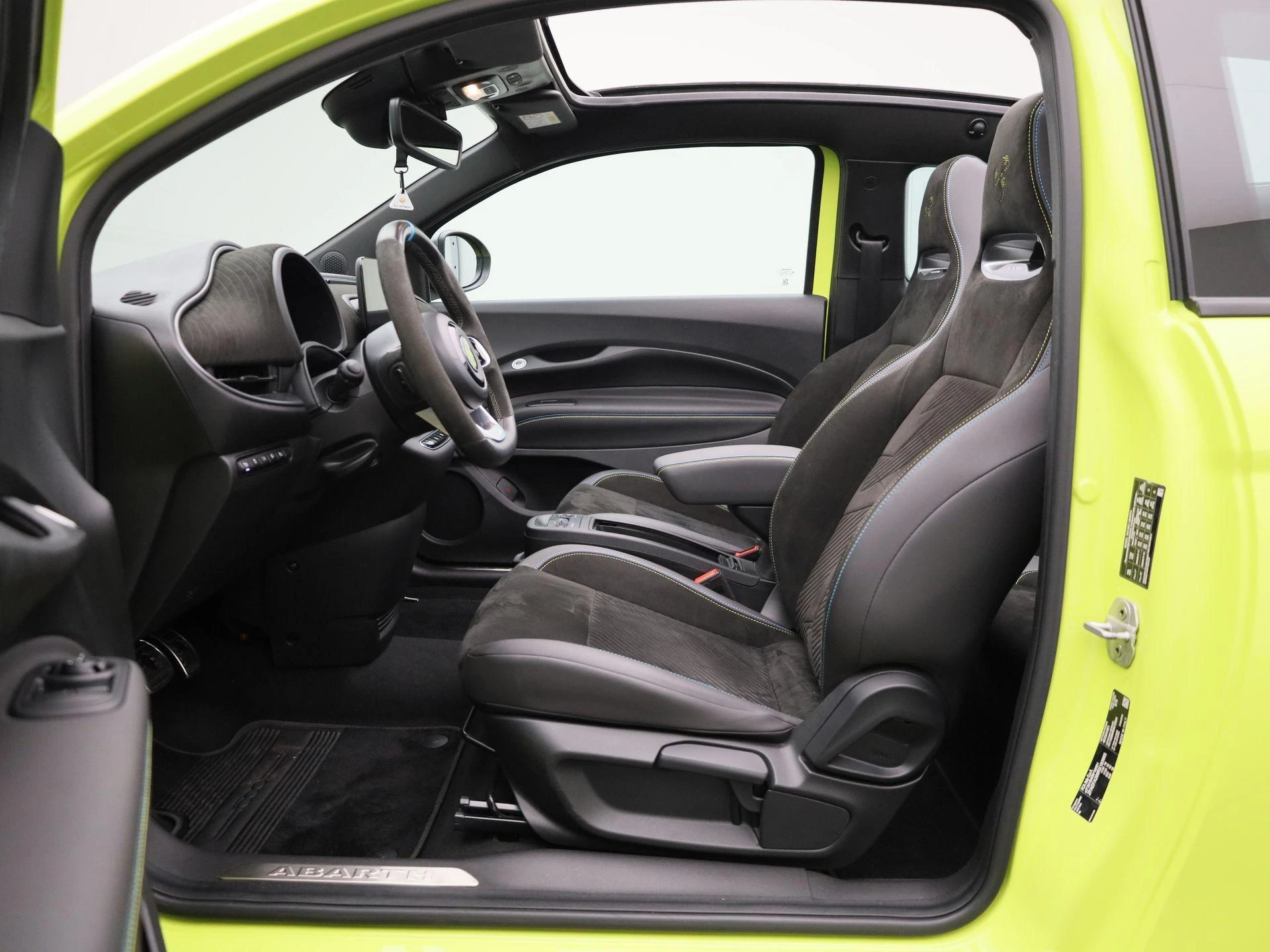Fiat 500C Abarth Scorpionissima 42 kWh