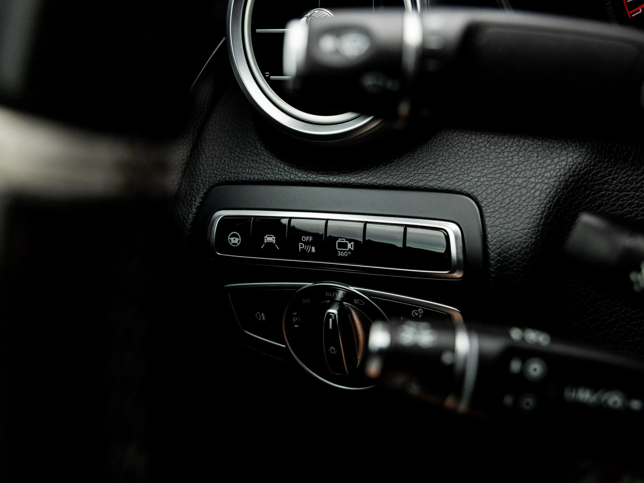 Mercedes-Benz-C-Klasse-image-36