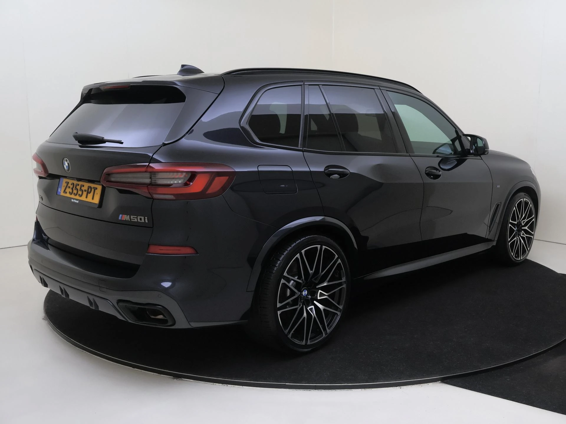 BMW X5 M50i High Executive